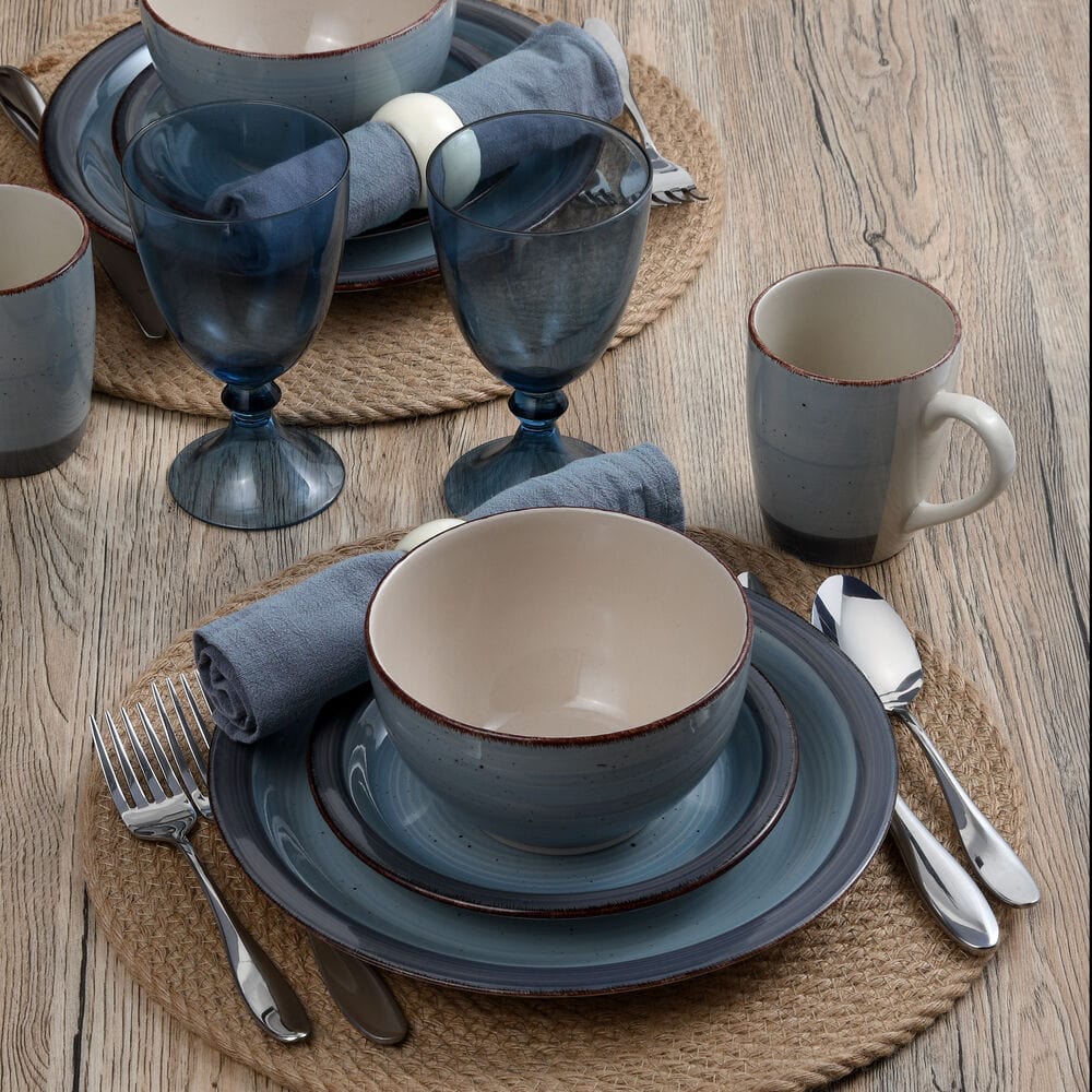 Sadie Blue 16 Piece Dinnerware Set, Service For 4