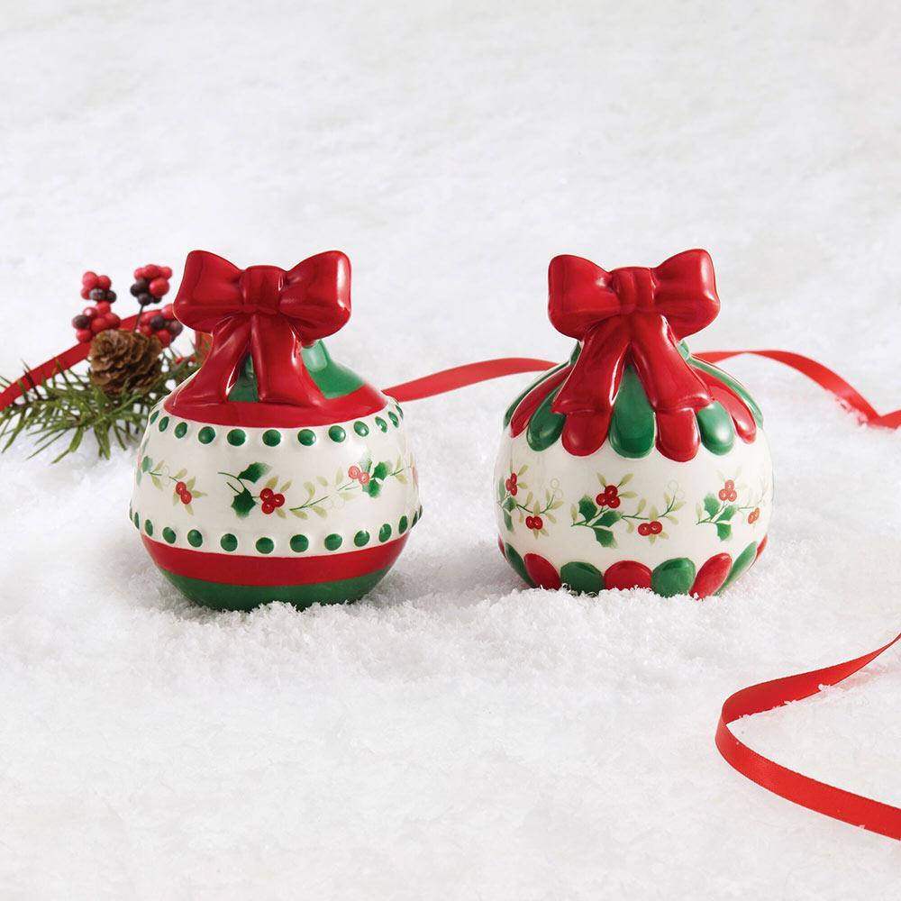 Winterberry Ornament Salt And Pepper Set