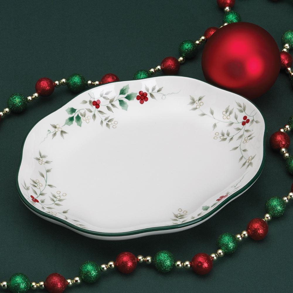 Winterberry Oval Serve Dish