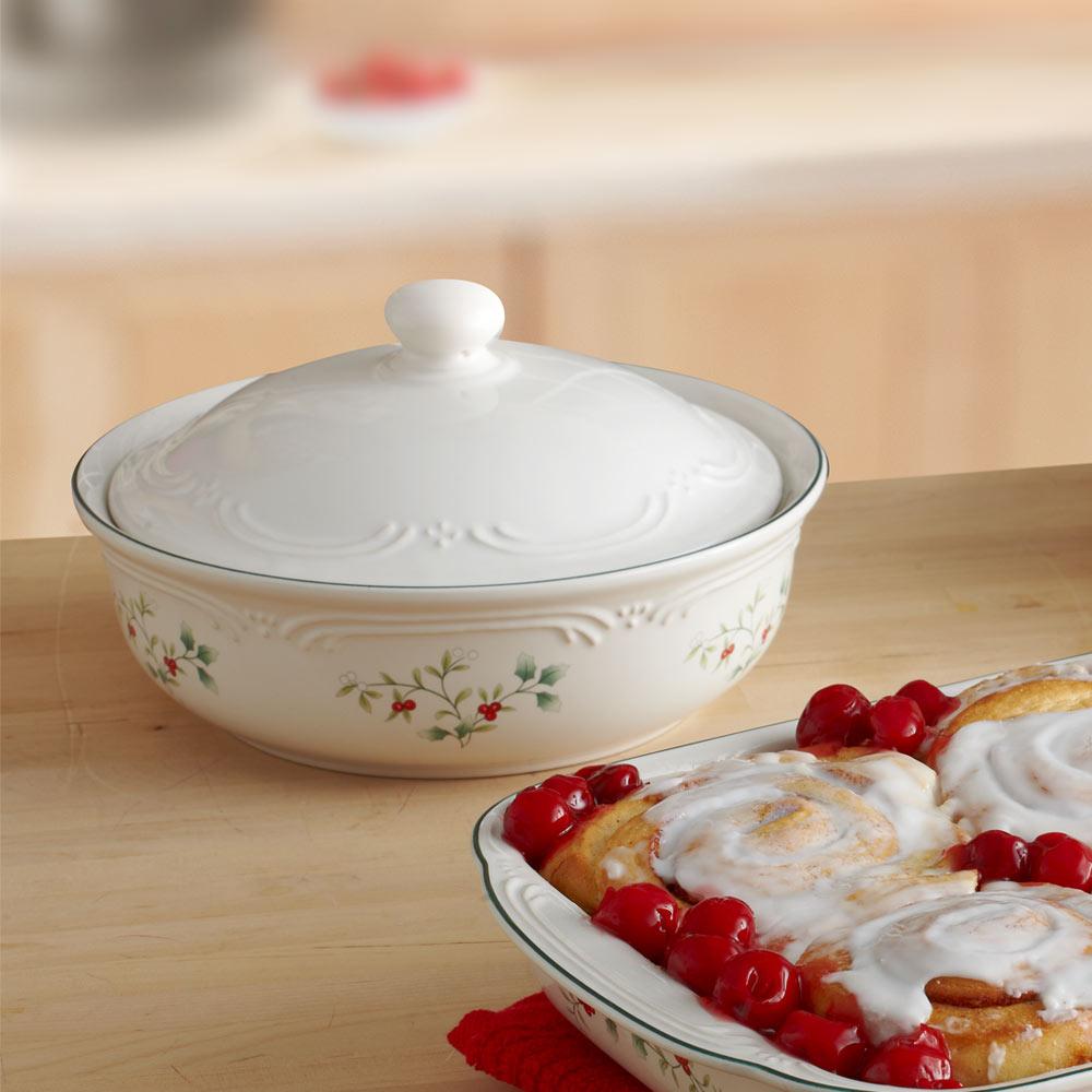 Winterberry Round Covered Casserole