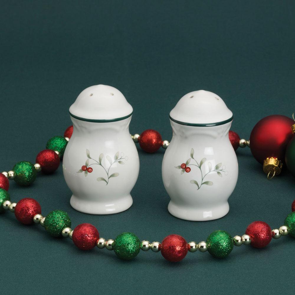 Winterberry Salt And Pepper Set