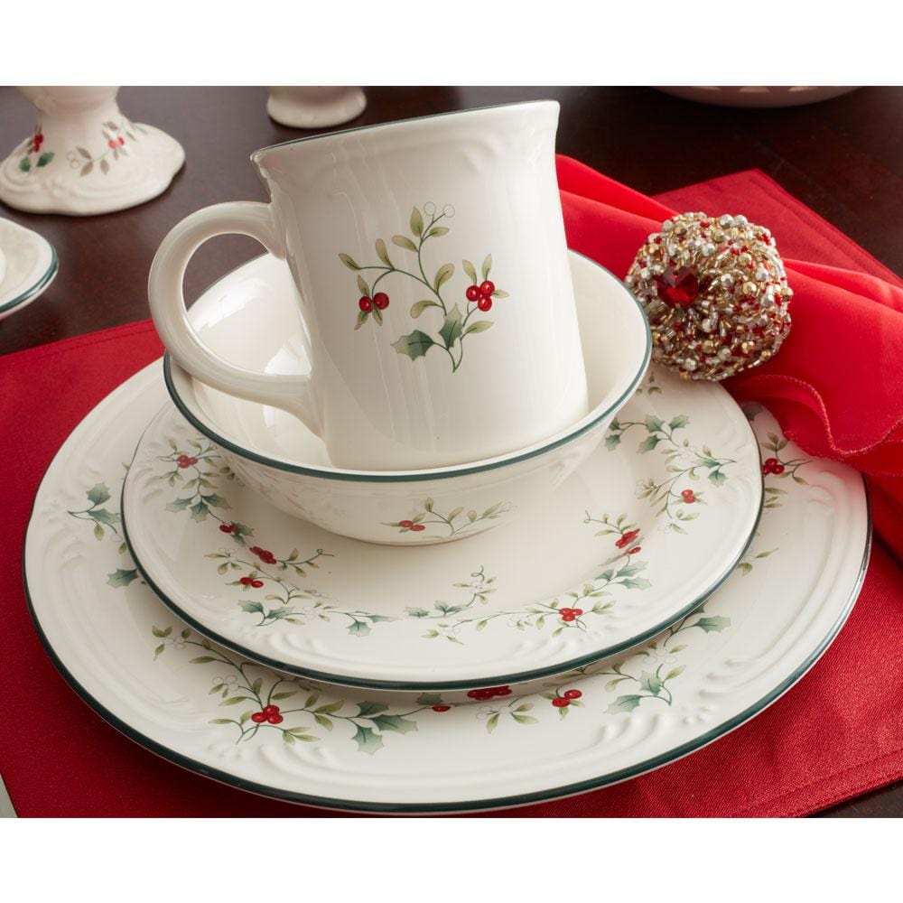 Winterberry Service For 8 With Serveware