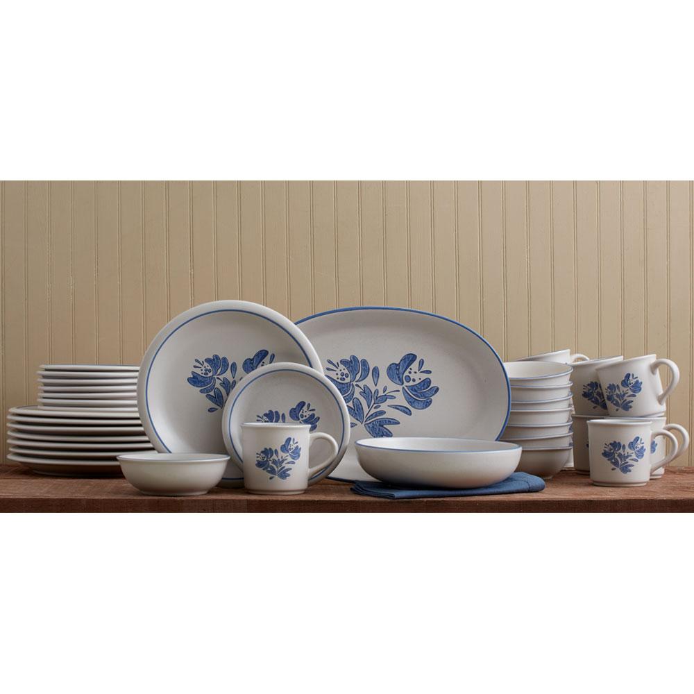 Yorktowne Service For 8 With Serveware